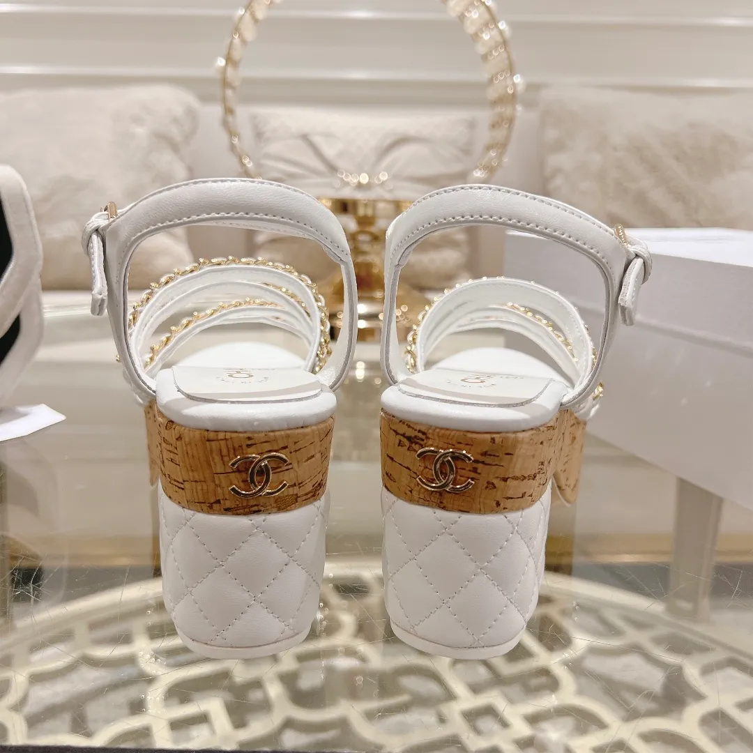 👟👟Ex-factory price 620👟👟 🔥🔥Chanel Xiaoxiang 2024 latest catwalk fashion rhinestone chain decoration 🦋high heels top quality! Accurate to 1:1, light luxury without tiring the feet, the upper feet can be matched with spring and summer clothes at will, highlighting texture and taste, simple yet luxurious appearance, even if it is just a pair of sandals, it is definitely a must-have pair in the summer shoe cabinet. Upper: imported cloth/cowhide. Color: six colors. Lining: imported sheepskin lining. Outsole: Italian leather outsole. Heel height: 7.5cm. Water table: 2.5cm. Code number: 35-40 (40.41.42 custom-made, non-refundable)